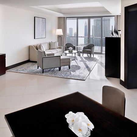 Готель Address Downtown Дубай Екстер'єр фото A suite at the Ritz-Carlton, DIFC