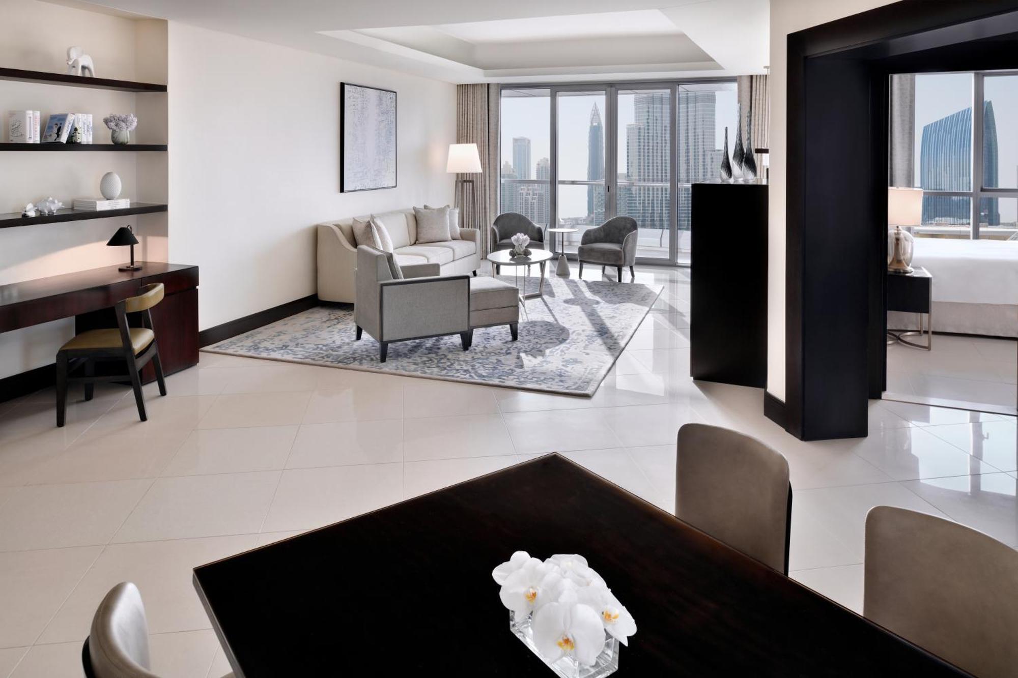 Готель Address Downtown Дубай Екстер'єр фото A suite at the Ritz-Carlton, DIFC