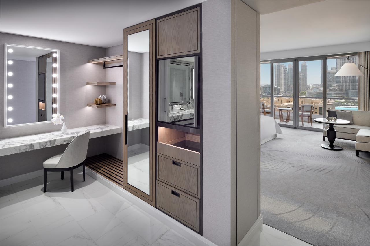 Готель Address Downtown Дубай Екстер'єр фото A bathroom in a suite at The Ritz-Carlton, Downtown, Dubai